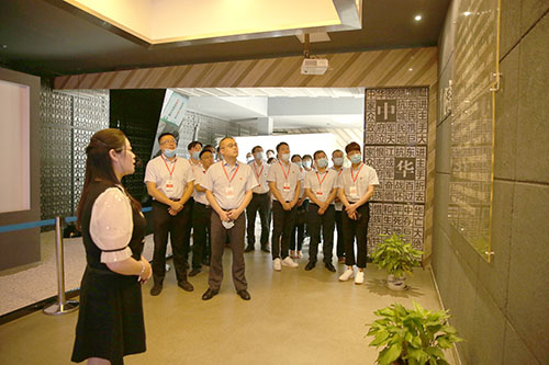 弘扬”三大法宝”，，，，感悟”张家港精神”——老街玉祥集团公司党支部开展实境教学活动