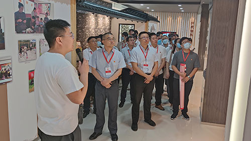弘扬”三大法宝”，，，，感悟”张家港精神”——老街玉祥集团公司党支部开展实境教学活动